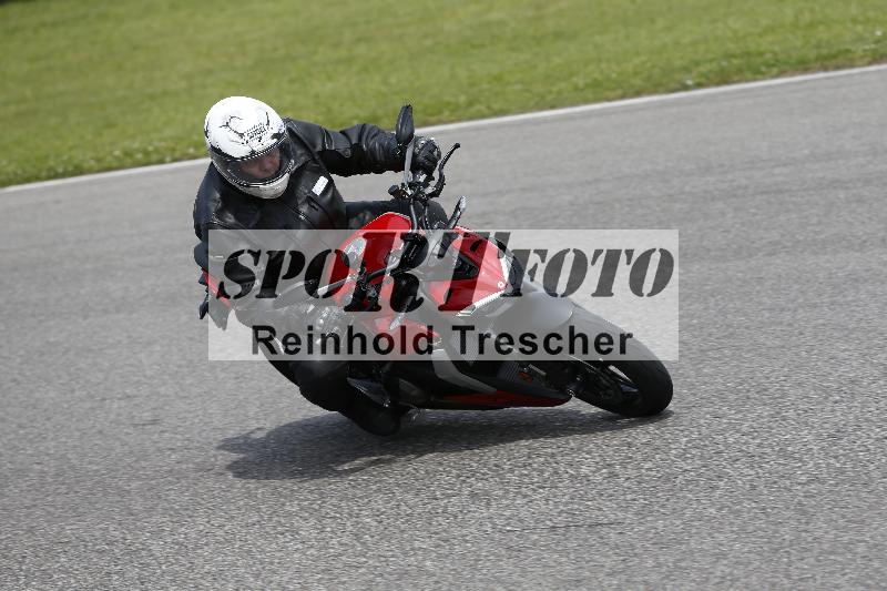 /Archiv-2024/29 12.06.2024 MOTO.CH Track Day ADR/Gruppe blau/Team